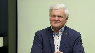 „Jaderná hrozba na Blízkém východě je zásadní, ne Ukrajina. Izrael zvolil hrubou záplatu na hrubý pytel. Hloupí, chytří, zkorumpovaní, je to na pád vlády.“ – Vlastimil Tlustý