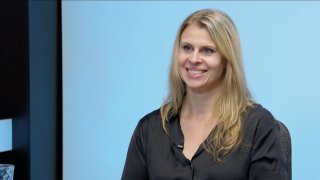 „Plastika byla můj sen, tréninky náročné, dole mám 60 kilo. Všechno v televizi se skutečně stalo. Obezita je chronické onemocnění a dá se léčit.“ – Dominika Vymazalová