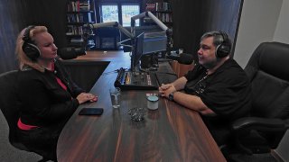 Xaver spřádá plány na Hrad, Karol a Merkelová na procházce a volby začaly