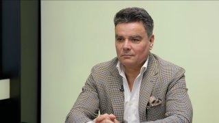„Petr Pavel byl, je a bude bonzák. Nejsme kultura zbraní jako Amerika. Trump s Putinem udržují normální diplomatické styky.“ – Petr Holec