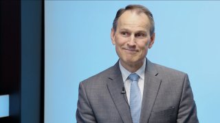 „Putin nakonec získá celou Ukrajinu. Válka je o penězích, ukončí ji větší finanční krize. Do konce roku ke změně nedojde, dění v Bílém domě nic neznamená.“ – Erik Best
