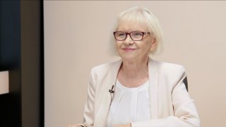 „Trump Evropě ukazuje, kdo je kdo. Stíhačky na Aljašce byly výrazem velkého respektu. Putin nikdy nepřijme cizí vojáky na Ukrajině.“ – Eva Filipi
