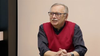 „Trump neví, jak z války v Íránu vycouvat. Merzův ‚návrat Syřanů do vlasti‘ je jen předvolební heslo. Skandální je, že se Maďaři nechali odposlouchávat.“ – Oskar Krejčí