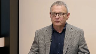 „Zabralo strašení Ruskem, co je Západ, není už jasné. Nesmíme připustit, aby se duch krvavých zemí přenesl do ČR. Dronová zeď je chiméra.“ – Lubomír Zaorálek