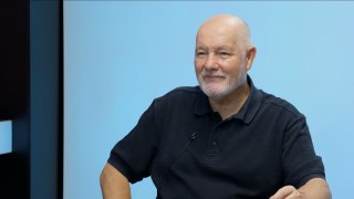 „V Turecku teď nehrozí žádné nebezpečí. Do Ománu bych v tuto chvíli nejel. Češi dávají podvodníkům za neuskutečněné dovolené desítky milionů ročně.“ – Jan Papež