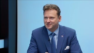 „Milion chvilek je aktivistická divize bývalé koalice SPOLU. Tvrzení o zestátnění ČT je lež. Senát neodráží názorové rozložení společnosti.“ – Radek Vondráček