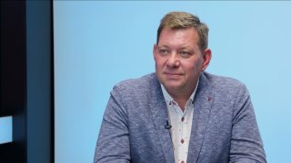 „Útok na Babiše byl exces jednotlivce. Polarizaci vyvolaly obrovské sociální rozdíly, střední třída zmizela. Lidé už se nebojí přiznat, že volí SPD.“ – Marcel Dlask