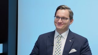 „Přijde několik vln masivní inflace a obří dluhová krize, šetřit peníze se nevyplatí. Deficit rozpočtu je za hranou zákona, požadoval jsem škrty.“ – Štěpán Křeček