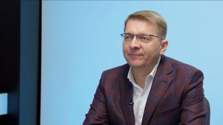 „Mrtvé srdce znovu oživíme. Transplantovat se musí do osmi hodin. Život pacienta prodloužíme o desítky let. Financování ODS z IKEMu je absurdní konstrukce.“ – Ivan Netuka