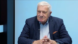 „Dominik Duka patřil k největším osobnostem naší země. AI odmítla přeložit můj projev k 28. říjnu. Pro ČT je už cennější mě neukazovat.“ – Václav Klaus