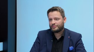 „Praha pod Piráty a ODS zcela stagnuje, vznikají jen komise. Doprava je katastrofální, jsme už za Istanbulem. Nebezpečné cyklostezky a cyklopruhy zruším.“ – Ondřej Prokop