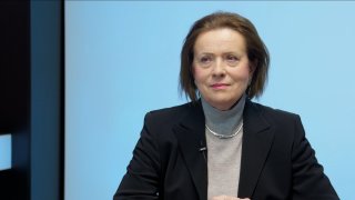 „Stát mi kompletně zničil život, uznalo ministerstvo a vyplatilo mi 60 tisíc. Soudci byli povýšeni, nikoli postiženi. Babiše a Okamuru Sněmovna vydat nemá.“ – Alena Vitásková