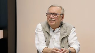 „Rusko by muselo být blázen, kdyby zaútočilo na NATO. Volání po 5 procentech na obranu je hysterie. Landsmanšaft v Brně nebyl o usmíření, je to hra o prachy.“ – Oskar Krejčí