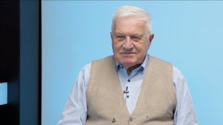 „Tisíce a tisíce lidí na Ukrajině ještě zahynou. Válku zaplatíme především my. V předělávání rozpočtu nevěřím. Macinka rezort zahraničí zná.“ – Václav Klaus