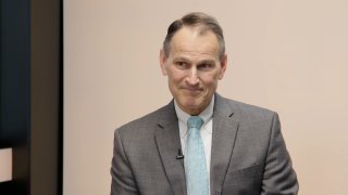 „Babišova pozice je s pádem Orbána najednou silnější. Máme největší dluh v dějinách lidstva. Pavel chce být pop prezidentem.“ – Erik Best