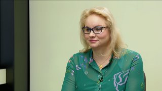 „Pavel ustrnul v éře Národní fronty. Fiala straší se zdviženou pravicí, všechny sliby porušil. Decroix poslala materiály na Blažka státnímu zastupitelství.“ – Karolina Stonjeková