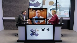 Plyšová opička pro Lipavského, komedianti recitují pro Pavla a Mirce Němcové došly rohlíky