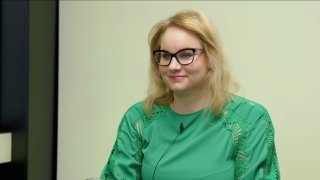 „Hladík je jako poplašné zařízení, kam ho postavíš, všichni utečou. Piráti nás vrhli zpátky v čase. Kupka je kupka prázdných frází.“ – Karolina Stonjeková