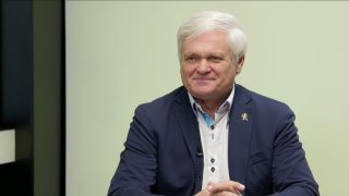 „Vystrčilovo vměšování do tchajwanské otázky má katastrofální důsledky. Na summitu NATO půjde o miliardy. Plakáty SPD ukázaly reálné nebezpečí.“ – Vlastimil Tlustý
