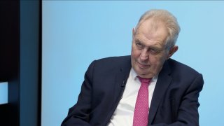 „Pod stromeček nadělím svazky dvoustovkových bankovek. Milion chvilek včera demonstroval proti odmítání ministrů, dnes demonstruje za právo je odmítat.“ – Miloš Zeman