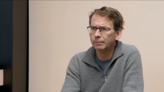 „Po Lipavském je laťka velmi nízko, proti Macinkovi se ale srotí zájmy Hradu i Babiše. V Bruselu ho čeká tvrdý střet. Zahraničí má mít pod sebou rozvědku.“ – Petr Drulák