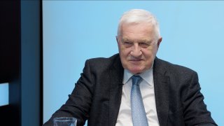 „Musk strašlivě zneklidňuje evropské politiky. Putin na střet s NATO nemá. Povinný vojenský výcvik volby nevyhraje, status umělce je směšný.“ – Václav Klaus