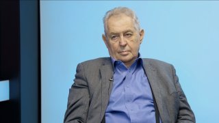 „Rozumné řešení je trojkoalice ANO, SPD a Stačilo! Fialovi a Rakušanovi tečou nervy, bitcoinová aféra dožene Stanjuru. Útoky na politiky jsou testem ochranky.“ – Miloš Zeman