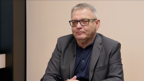„Ukrajina Trumpovi překáží v obchodech s Ruskem. Evropa umí jen zbraně, peníze a sankce. Představa, že Putin padne, byla od začátku lichá.“ – Lubomír Zaorálek