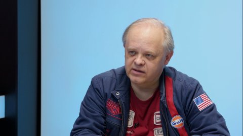 „Státní správu chceme otevřít mladým lidem. Mám stovky raritních plakátů aut z 50. let a 60. let. Jiří Krampol jezdil Oltcitem.“ – Martin Kupec