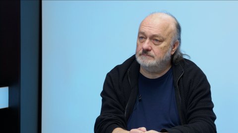 „Milion chvilek jsou michprdi a úderná pěst. Demonstranti potřebují uctívat panáka. Klečet, bičovat se a modlářsky mluvit o Pavlovi není možné.“ – Ladislav Jakl