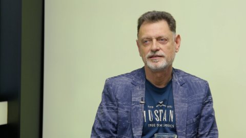 „Hlasování o nedůvěře vládě byla šaškárna. Decroix používá ruská slova. Piráti mluví jenom na efekt.“ – Vadim Petrov