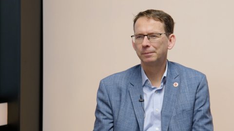 „Vyhrála izraelská lobby, USA vzdaly diplomacii. Nešlo o jaderný program, požadovaly úplné odzbrojení Íránu. Ten neměl na výběr, nasadí všechno, co má.“ – Petr Drulák