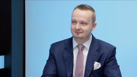 „Co bude s cenami benzinu, nevíme. V Polsku platí dvakrát přísnější opatření. Bez odpuštění plateb za POZE by inflace činila tři procenta.“ – Milan Bednář