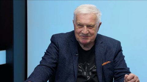 „Vyhrál landsmanšaft, prohrála ČR. Pavlův válkychtivý výrok před školáky je nepředstavitelný. Redaktoři nebojují za veřejnoprávní média, ale za moc.“ – Václav Klaus