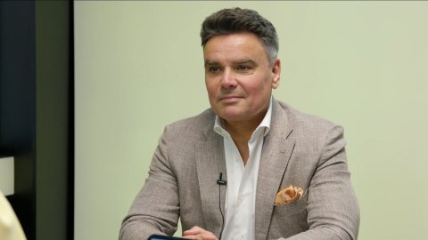 „Pavel nemá co komentovat dopravní nehodu, to nedělal ani Husák. Jede nepřiznanou kampaň. Ústavní soud se politizuje víc a víc.“ – Petr Holec