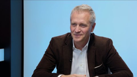 „Měl jsem 29 domovních prohlídek. Milion chvilek budu žalovat o jeden milion korun. Voliči vědí, že se v Německu před volbami vymýšlejí kauzy.“ – Petr Bystroň