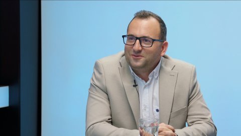 „Petr Pavel je kariérista a převlékač kabátů. Superhrubá mzda byla hrozný podfuk. Zahraniční politiku určuje vláda, tak to máme v Ústavě.“ – Thomas Kulidakis