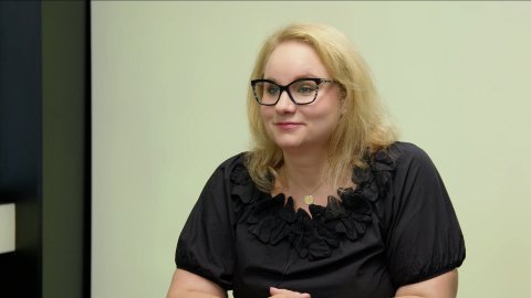 „Ústavní soud vstoupil do politického boje. ČT a ČRo šíří dezinformaci o Pavlově právu vést delegaci. Dozimetr je nejzásadnější kauza od revoluce.“ – Karolina Stonjeková