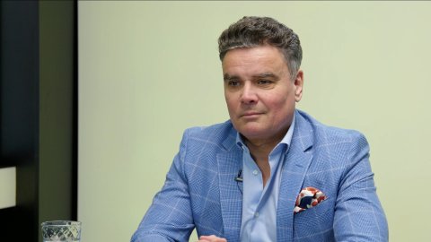 „Moravce nikdo nevyhodil. Minář je směšný a chvilkaři teď budou tvrdit, že oni jsou ČT. Čapí hnízdo už dávno není kauza jednoho politika, ale soud s českou justicí.“ – Petr Holec