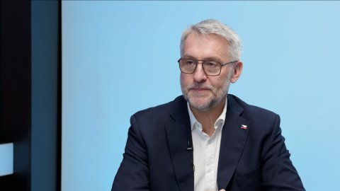 „Kolik cizinců žije v Česku, přesně nevíme. Nově zavedeme povinnou registraci k pobytu i pro občany EU. Bezpečnostní opatření zpřísníme.“ – Lubomír Metnar