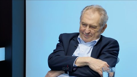 „EU je impotentní, mír vyjedná jedině Trump vydíráním obou stran. Kritizovat Fica za Moskvu je nesmysl, letěl bych taky. Fiala prohraje a odejde s ostudou.“ – Miloš Zeman