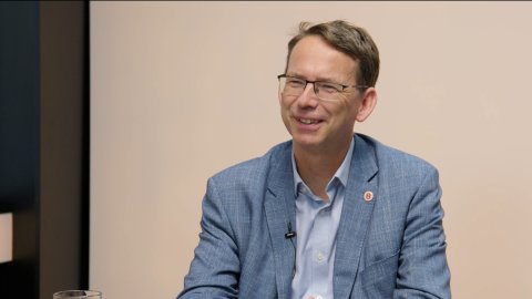 „Landsmanšaft je namířen proti základním českým zájmům, sněm v Brně je protievropská provokace. USA a Čína se potřebují. Ukrajině docházejí síly.“ – Petr Drulák