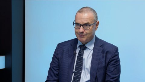 „Pavlovi předchůdci byli silní intelektuálové. Zeman se rozhodl správně, že na Hrad nepřišel. S vyznamenáními po smrti bych šetřil.“ – Miroslav Sklenář