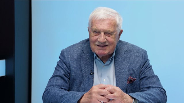 „Odchod ze sálu byl naprostou nezodpovědností opozice. Budoucnost ohrožujeme tím, že si zahráváme s minulostí. Sněm v Brně může poškodit česko-německé vztahy.“ – Václav Klaus