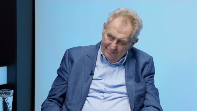 „Sudetští Němci byli součástí nacistického hnutí, se zlem se nelze smiřovat. Slavia přijde o zisk 50 milionů. Pavel se účasti v Ankaře domáhá ponižujícím způsobem.“ – Miloš Zeman