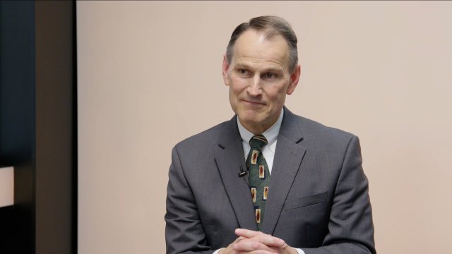 „Za řešením korupce na Ukrajině mohou stát Britové i Trump. Ten chce dohodu s Ruskem, odstranění Jermaka i Zelenského. Útok na Kubu nevylučuji.“ – Erik Best