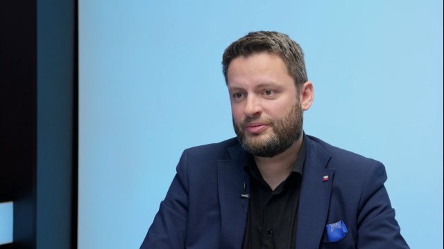 „Praha pod Piráty a ODS zcela stagnuje, vznikají jen komise. Doprava je katastrofální, jsme už za Istanbulem. Nebezpečné cyklostezky a cyklopruhy zruším.“ – Ondřej Prokop