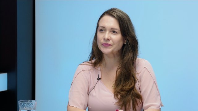 „Chat Control připomíná Orwella a Čínu. Soukromé video dětí z dovolené může rodiče dostat do podezření. Někteří úředníci pokračují v práci zadané Fialou.“ – Gabriela Sedláčková