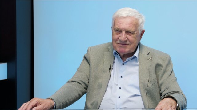 „Pavlovo přirovnání debaty o médiích k okupaci je nehoráznost. Evropští lídři udělají vše, aby zabránili jednání o Ukrajině. Zeman je nenasycený, rád by znovu kandidoval.“ – Václav Klaus