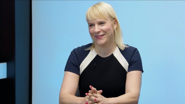 „Do politiky se už nikdy nevrátím. Na seznamovacích aplikacích připadají na jednu ženu čtyři mladí muži. Žít v pětatřiceti u maminky není sexy.“ – Kristýna Mertlová